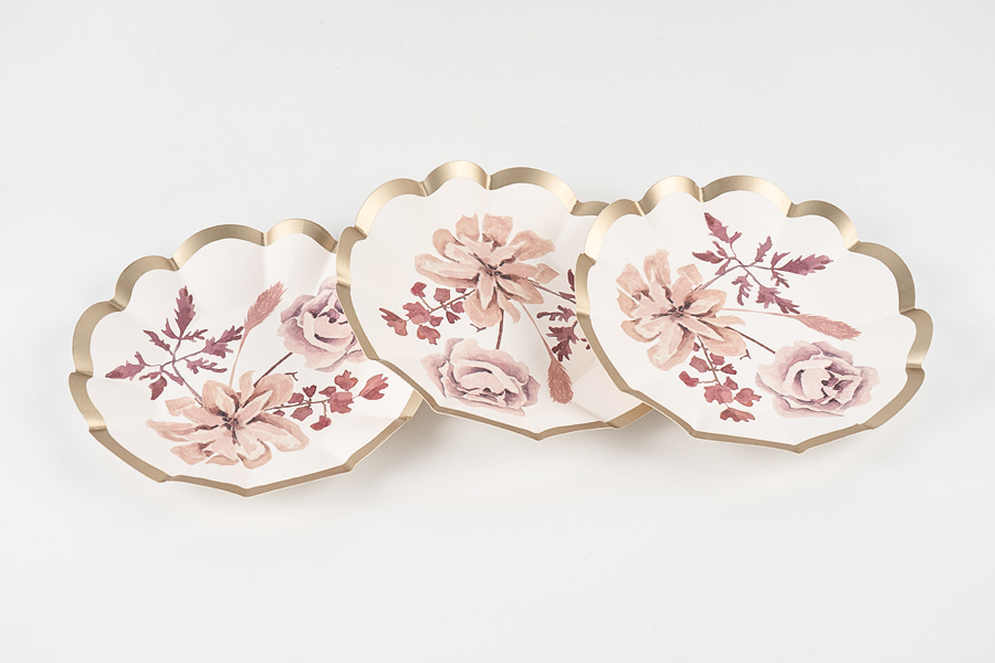 Assiettes en carton en forme de fleur